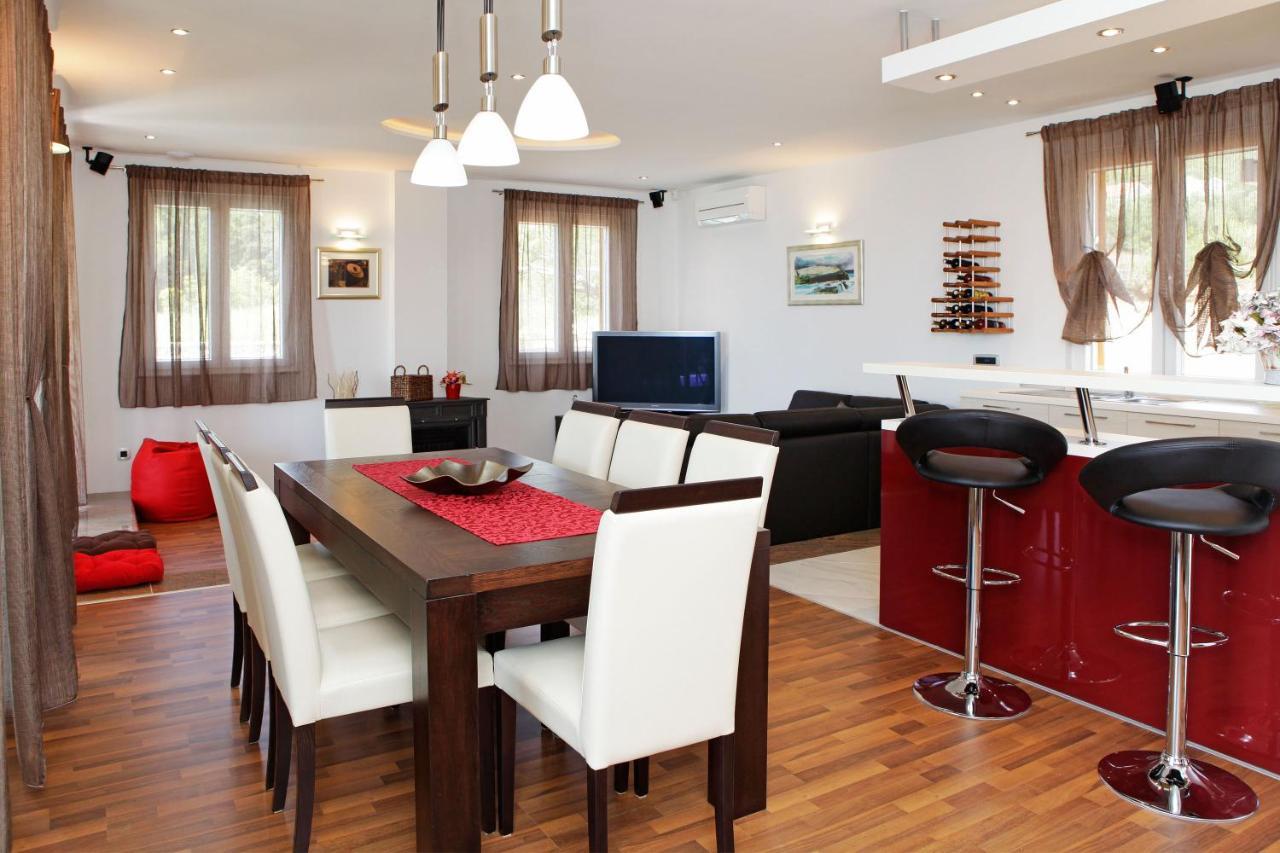 Villa Nera Bol Ngoại thất bức ảnh