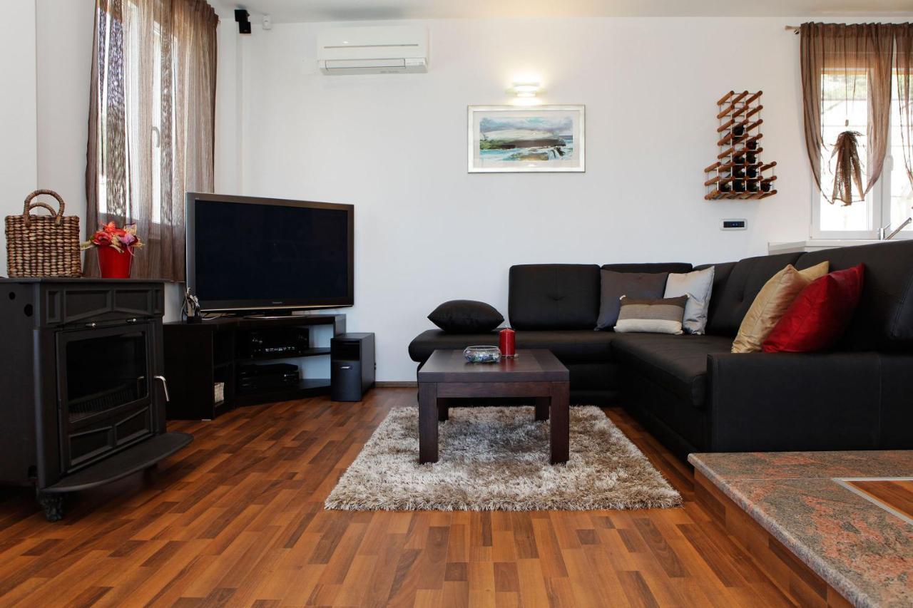 Villa Nera Bol Ngoại thất bức ảnh