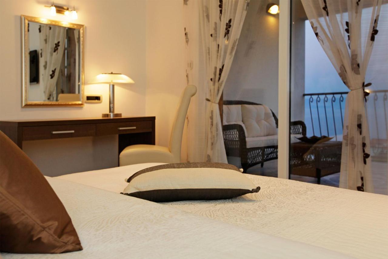 Villa Nera Bol Ngoại thất bức ảnh
