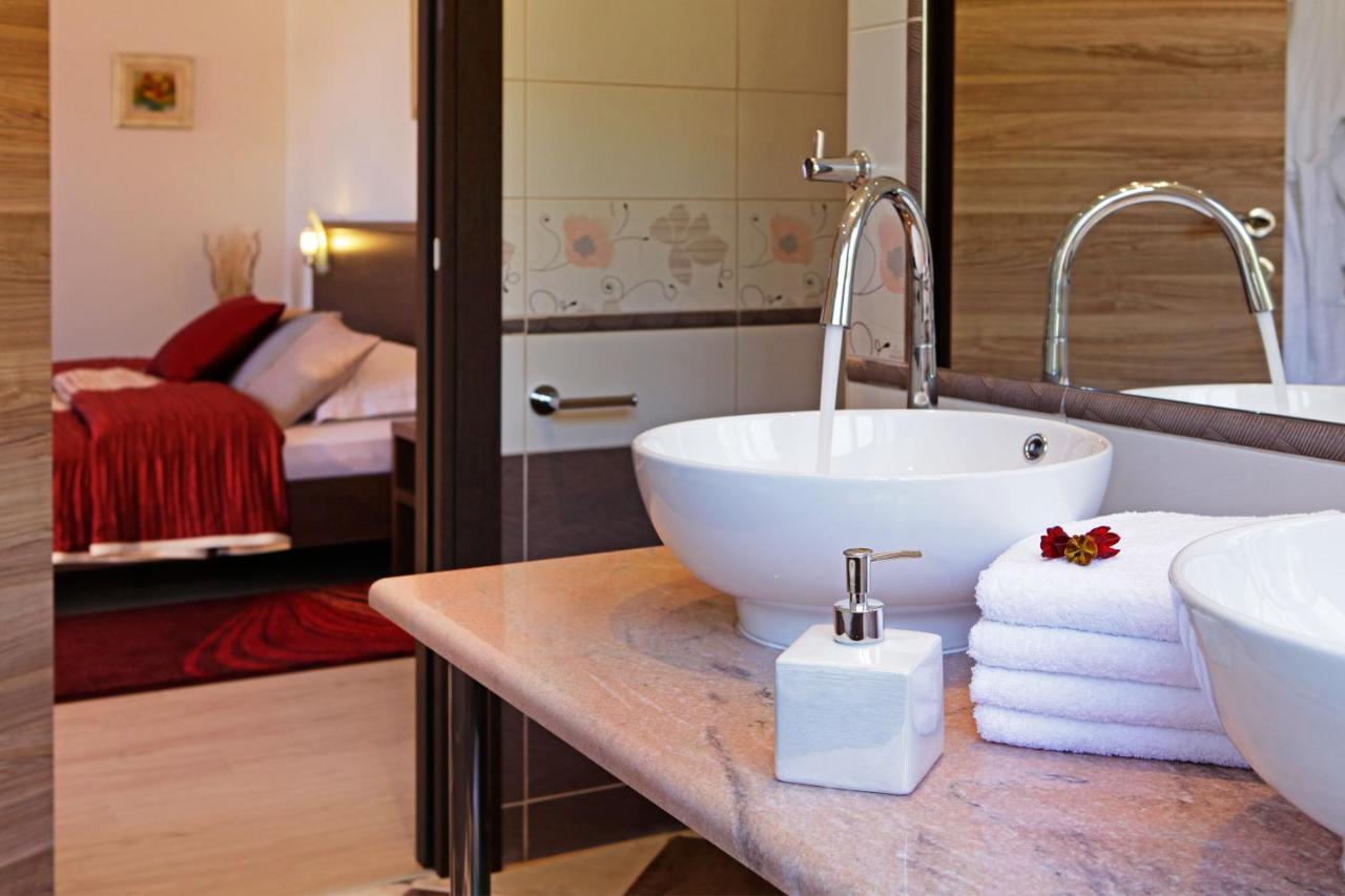 Villa Nera Bol Ngoại thất bức ảnh