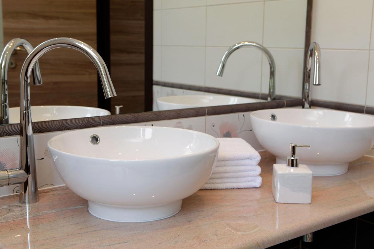 Villa Nera Bol Ngoại thất bức ảnh