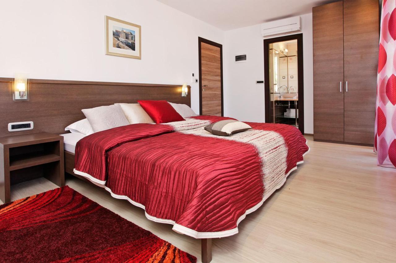 Villa Nera Bol Ngoại thất bức ảnh